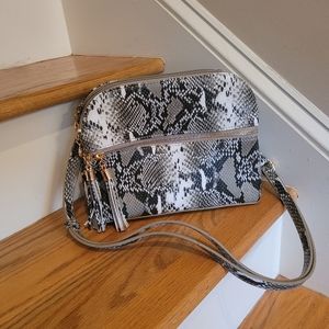 Women's Black & White Purse with Gold Hardware